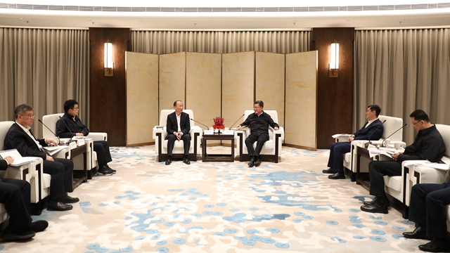 莫鼎革與廣州市委市政府主要領(lǐng)導舉行會談