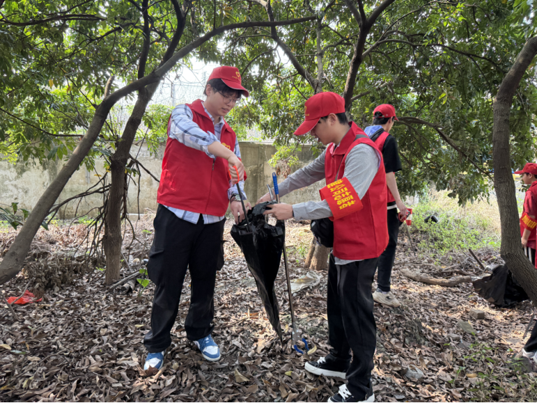 中國(guó)化學(xué)四化建各單位積極組織開展“學(xué)雷鋒”志愿服務(wù)活動(dòng)②