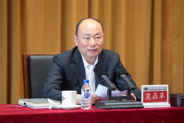 青春化學(xué) 實(shí)干爭(zhēng)先丨莫鼎革向全體團(tuán)員青年致以節(jié)日問(wèn)候