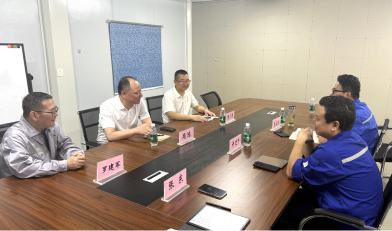 周鴻與湖北徽陽(yáng)新材料有限公司董事長(zhǎng)許進(jìn)沖舉行會(huì)談