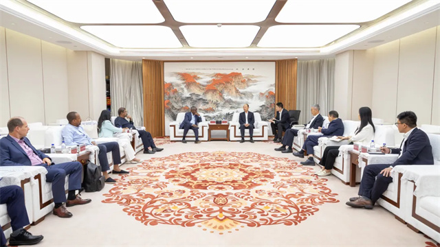 莫鼎革與丹格特集團總裁阿里科·丹格特舉行會談